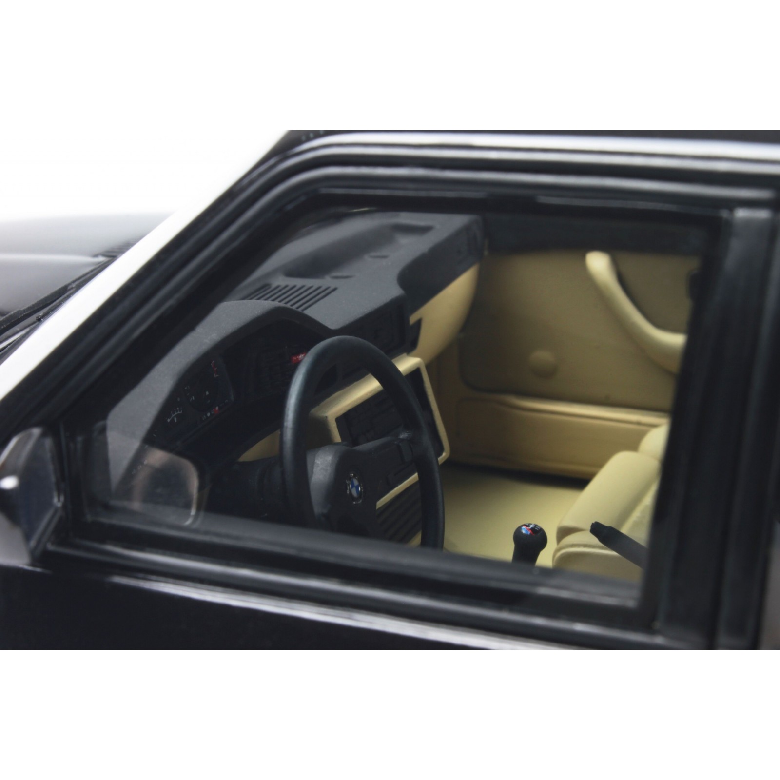 BMW E28 M5 Diamond Black 1984