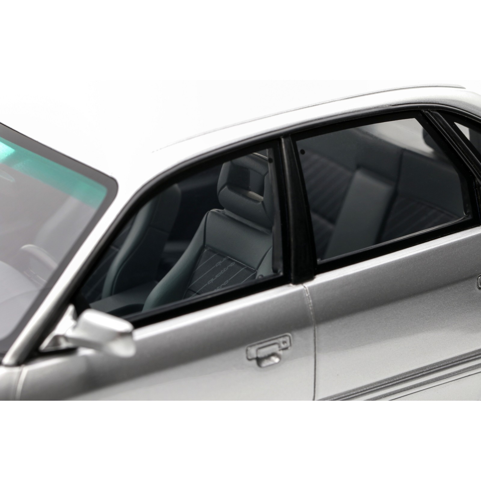 Audi S4 (C4) 4.2 V8 Crystal Silver C6 1993