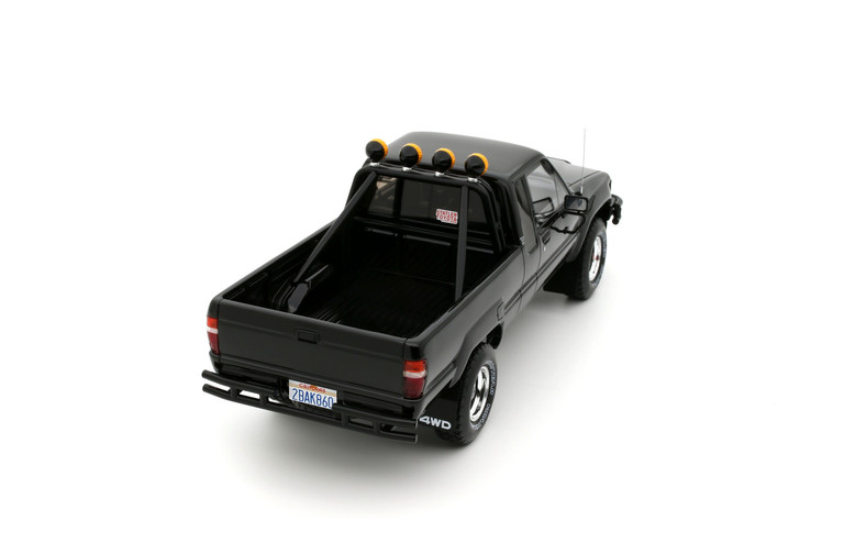 Toyota Hilux SR5 Glossy Black 202 1985