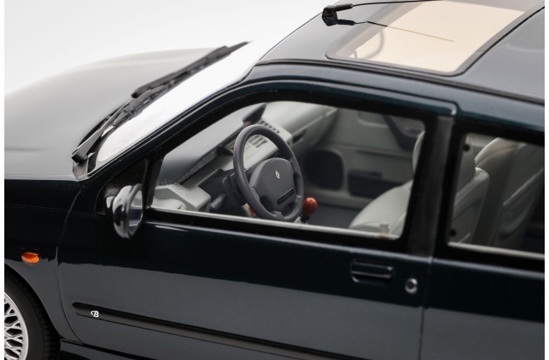 Renault Clio Baccara 1.8 Abyss Green 1995