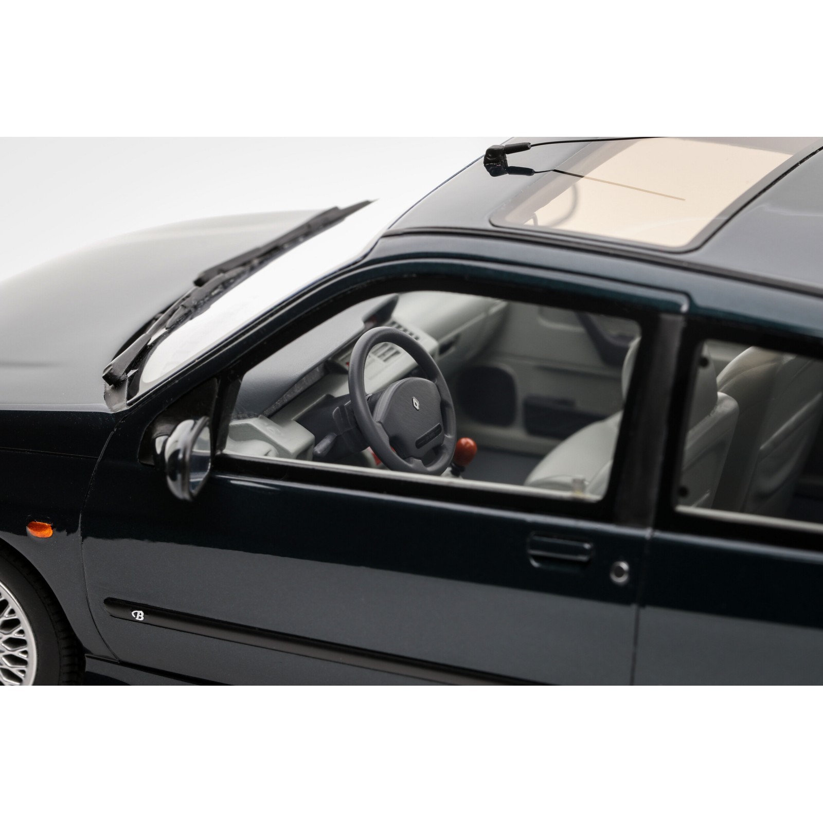 Renault Clio Baccara 1.8 Abyss Green 1995