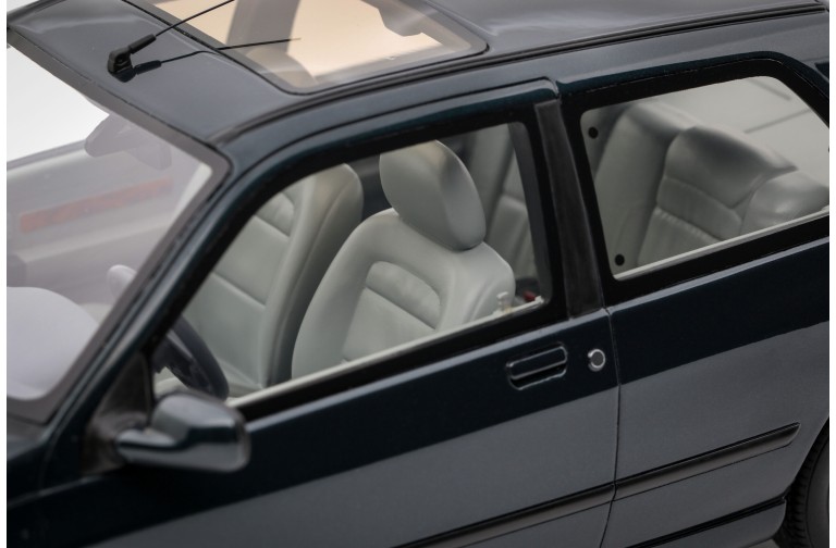 Renault Clio Baccara 1.8 Abyss Green 1995