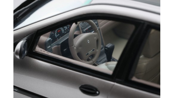 Renault Laguna V6 3.0 Baccara Gris Opale 1996