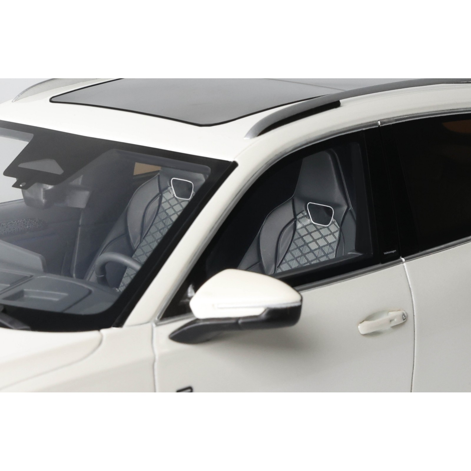 Volkswagen Tiguan e Tsi R-Line Oryx White Pearl L0K1 2024