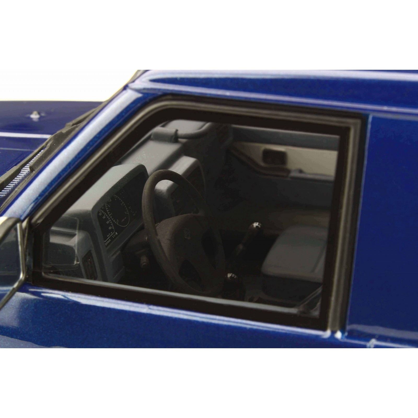 Nissan Patrol GR Blue TH1 & Silver KJ1 1992