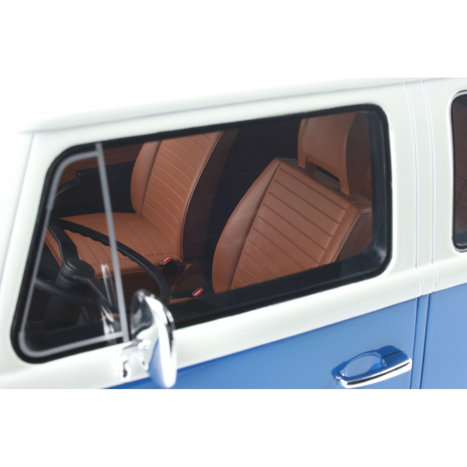 Volkswagen Kombi T2 White-Blue 1978