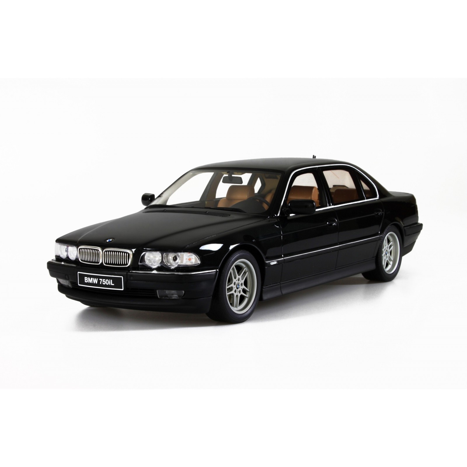 BMW E38 750 iL Schwarz II 668 1998