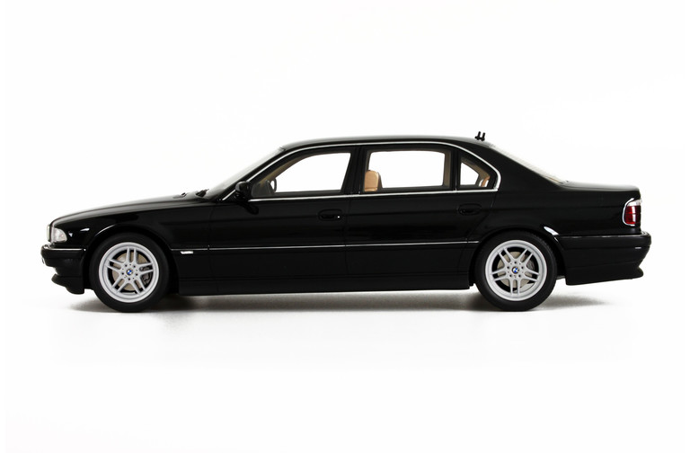 BMW E38 750 iL Schwarz II 668 1998