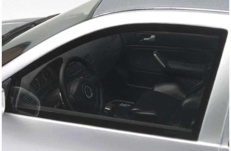 Volkswagen Golf 4 R32 Reflet D'argent Métallisé 2002