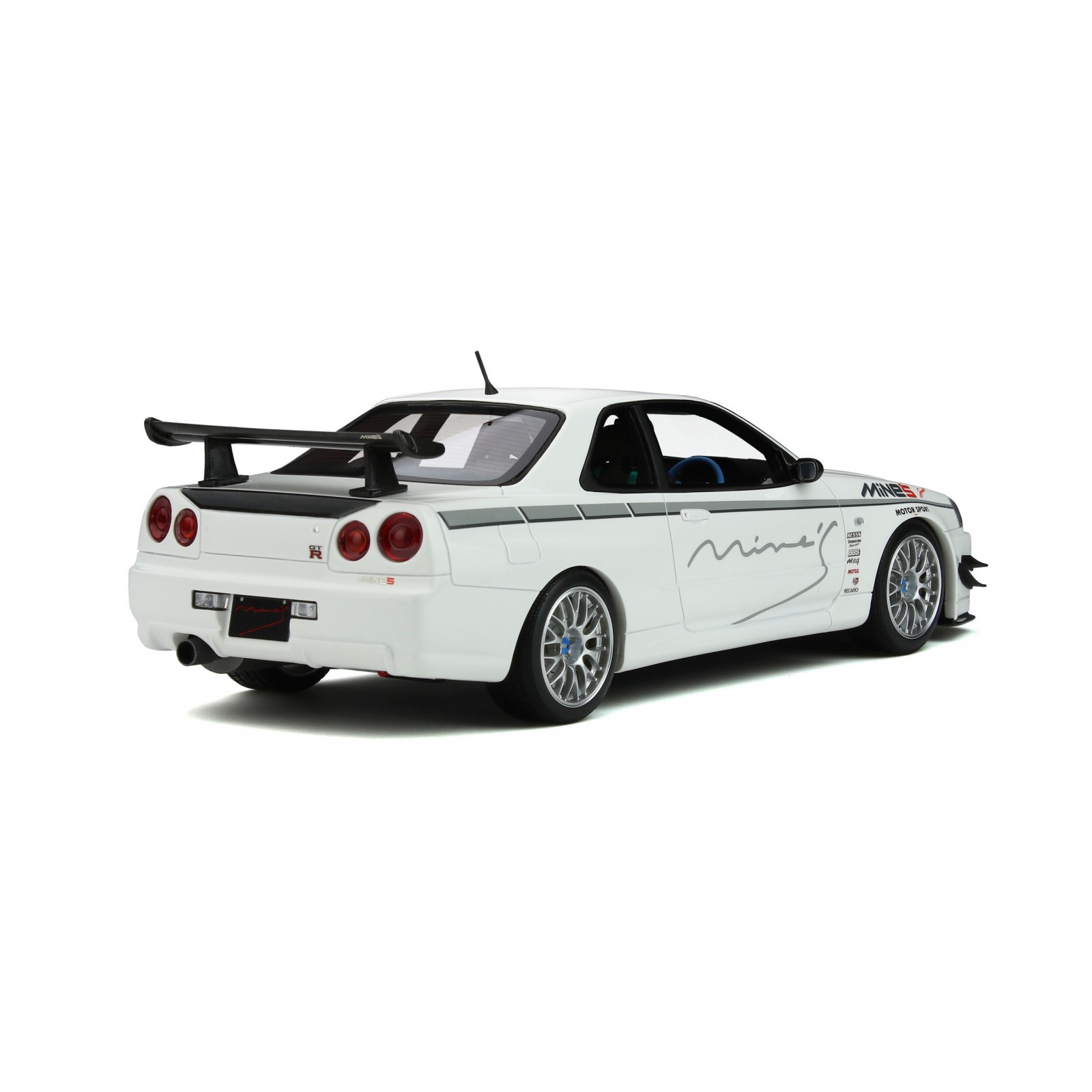 Nissan Skyline GT-R Mines White Pearl 2011