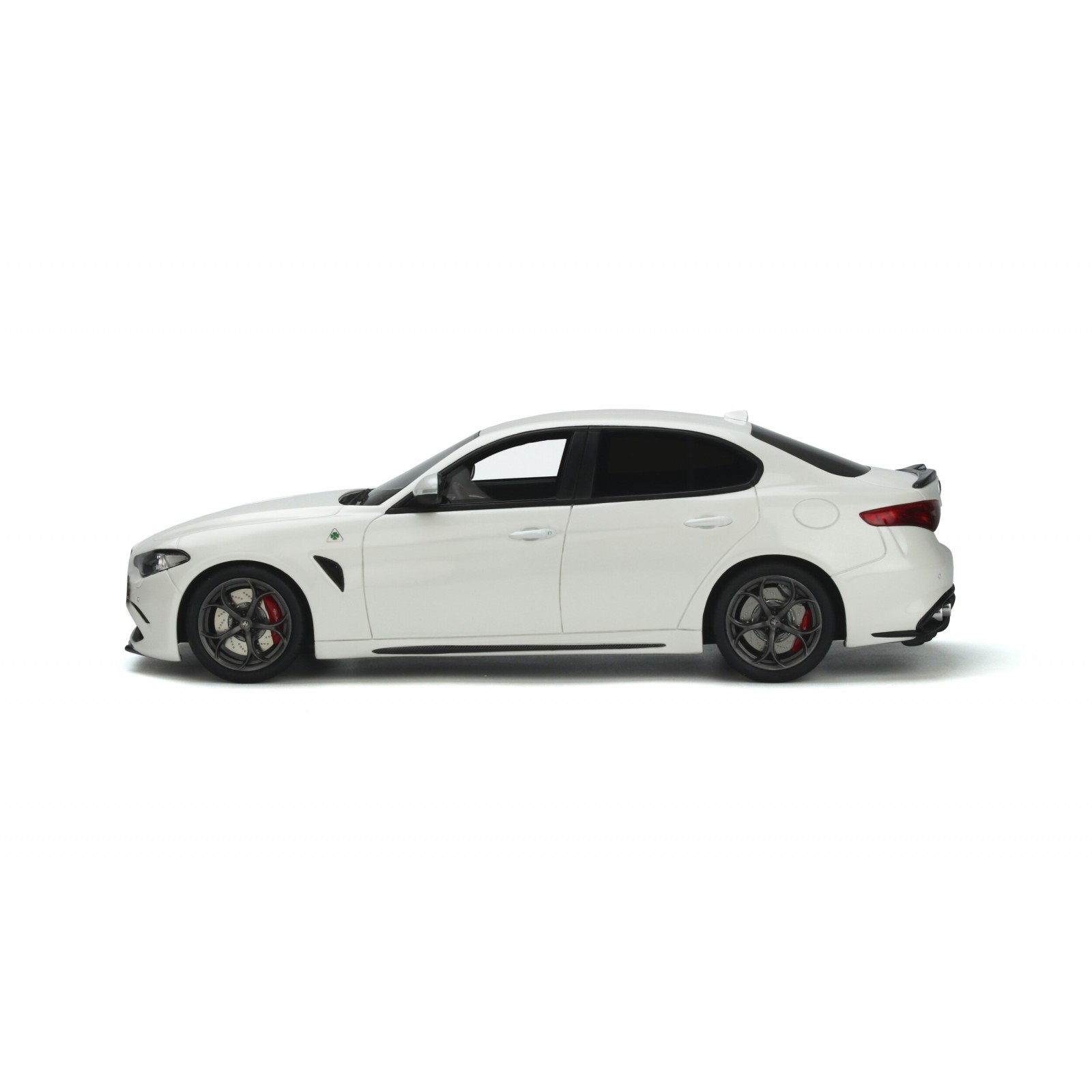 Alfa Romeo Giulia Quadrifoglio White trofeo 2019