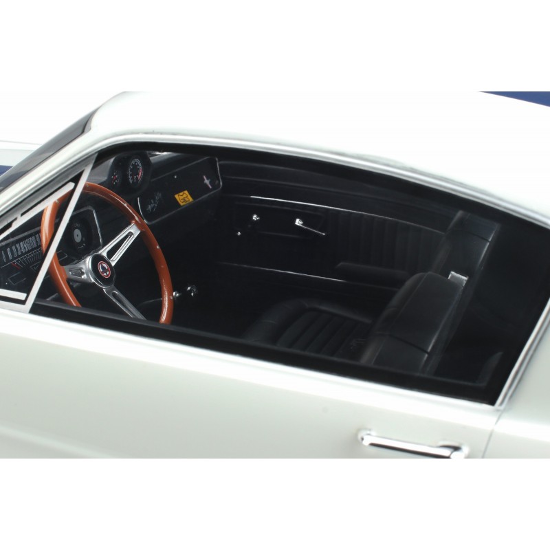 Shelby GT350 Wimbledon White and Blue stripes 1965