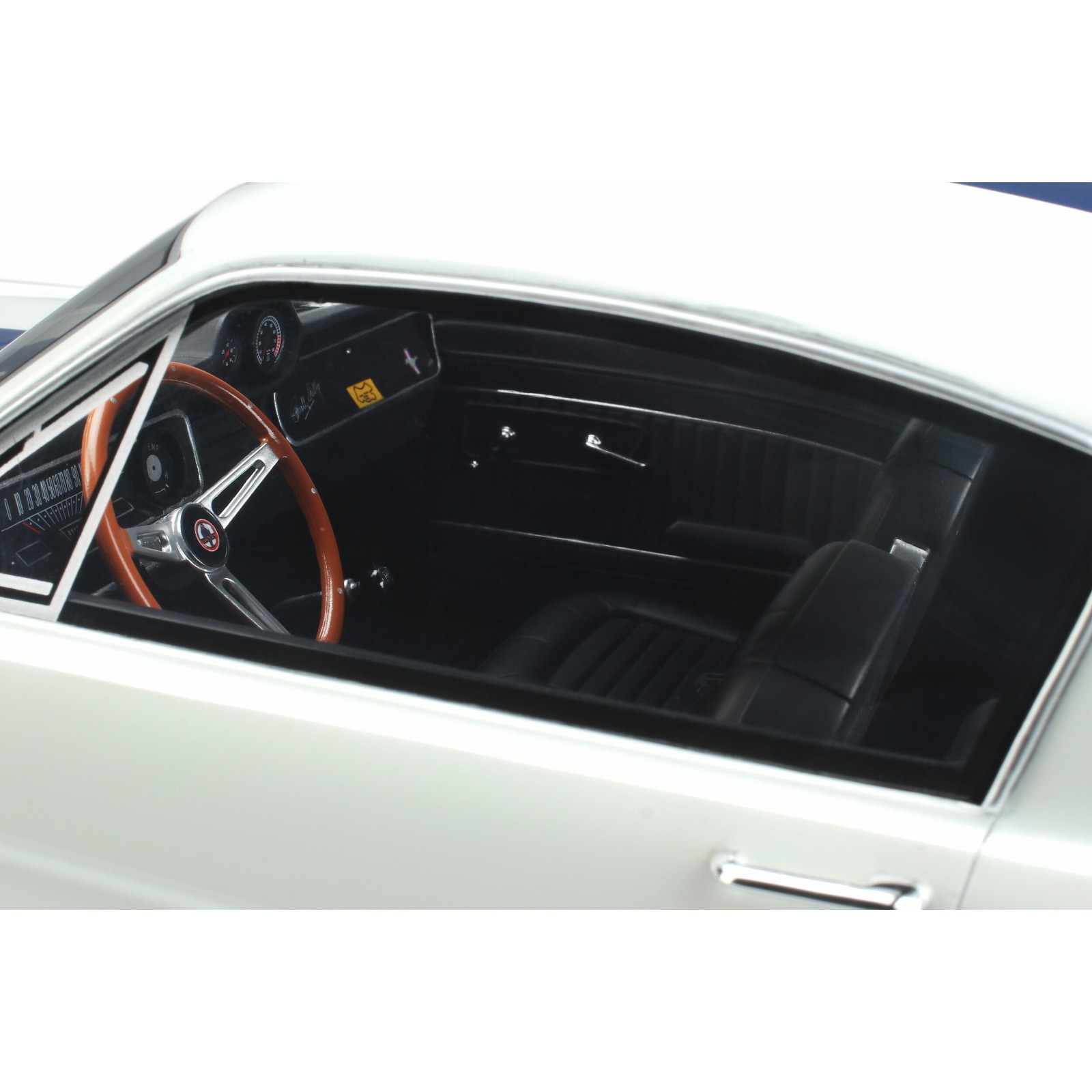 Shelby GT350 Wimbledon White and Blue stripes 1965