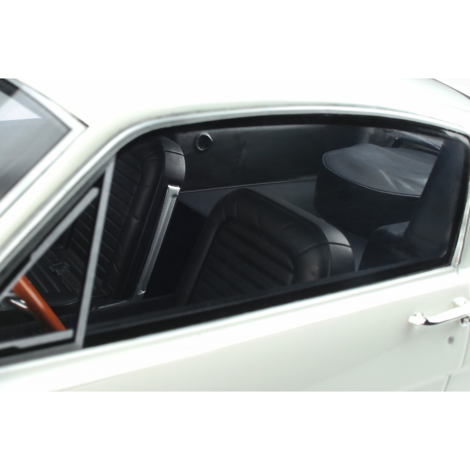 Shelby GT350 Wimbledon White and Blue stripes 1965