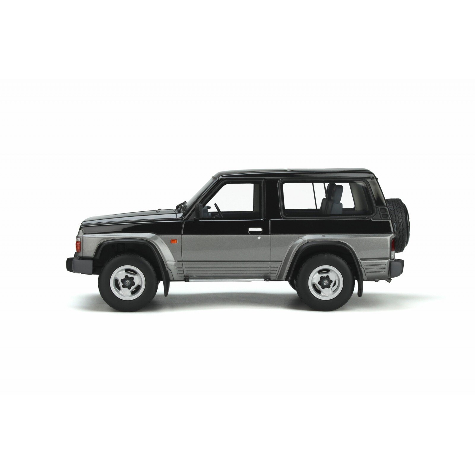 Nissan Patrol GR Graphite Grey (Pearl) 1992
