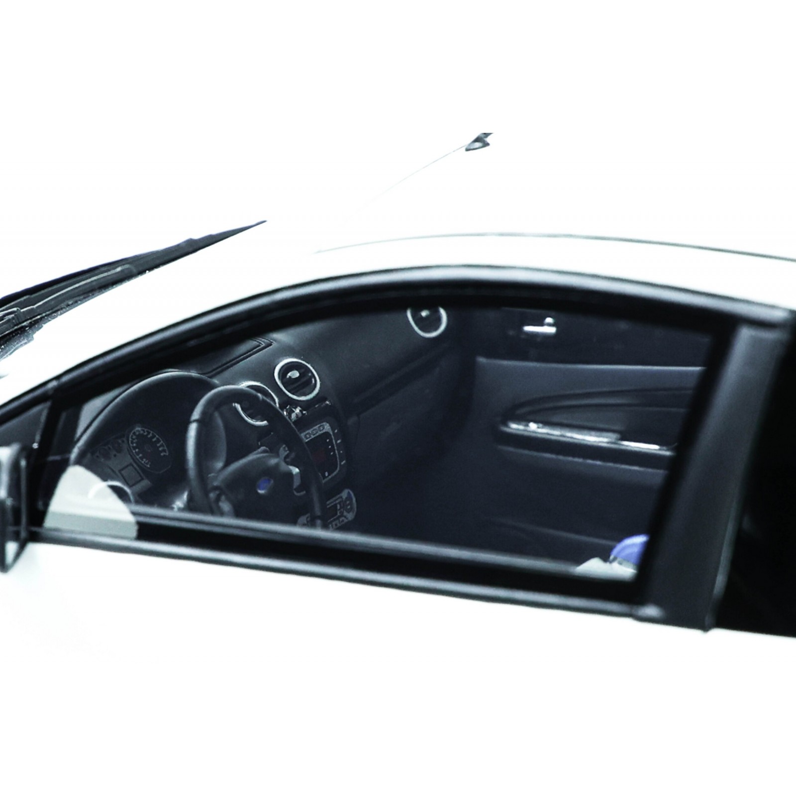 Ford Focus Mk2 RS Frozen White 7VTA 2009