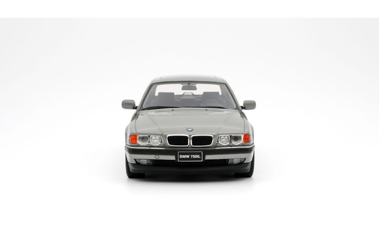 BMW E38 750 IL Aspen Silver Metallic 339 1995