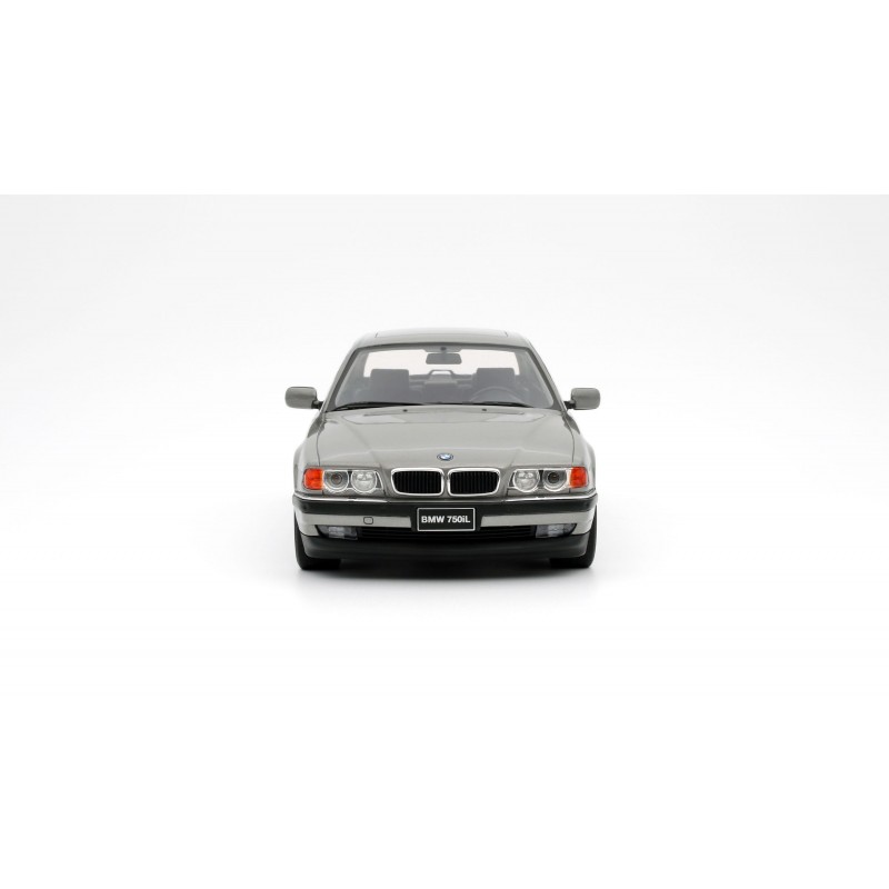 BMW E38 750 IL Aspen Silver Metallic 339 1995