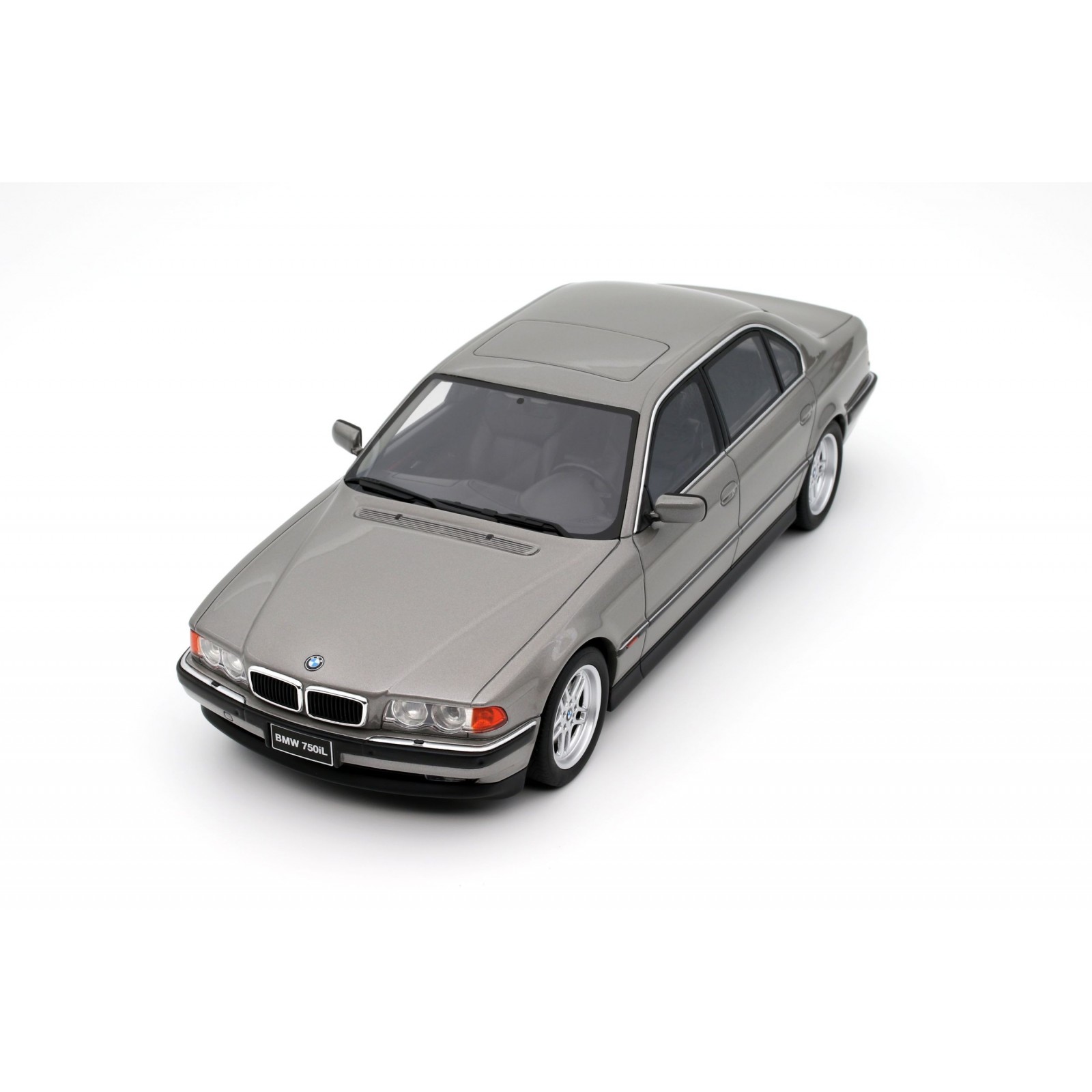 BMW E38 750 IL Aspen Silver Metallic 339 1995