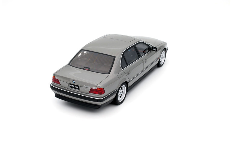 BMW E38 750 IL Aspen Silver Metallic 339 1995