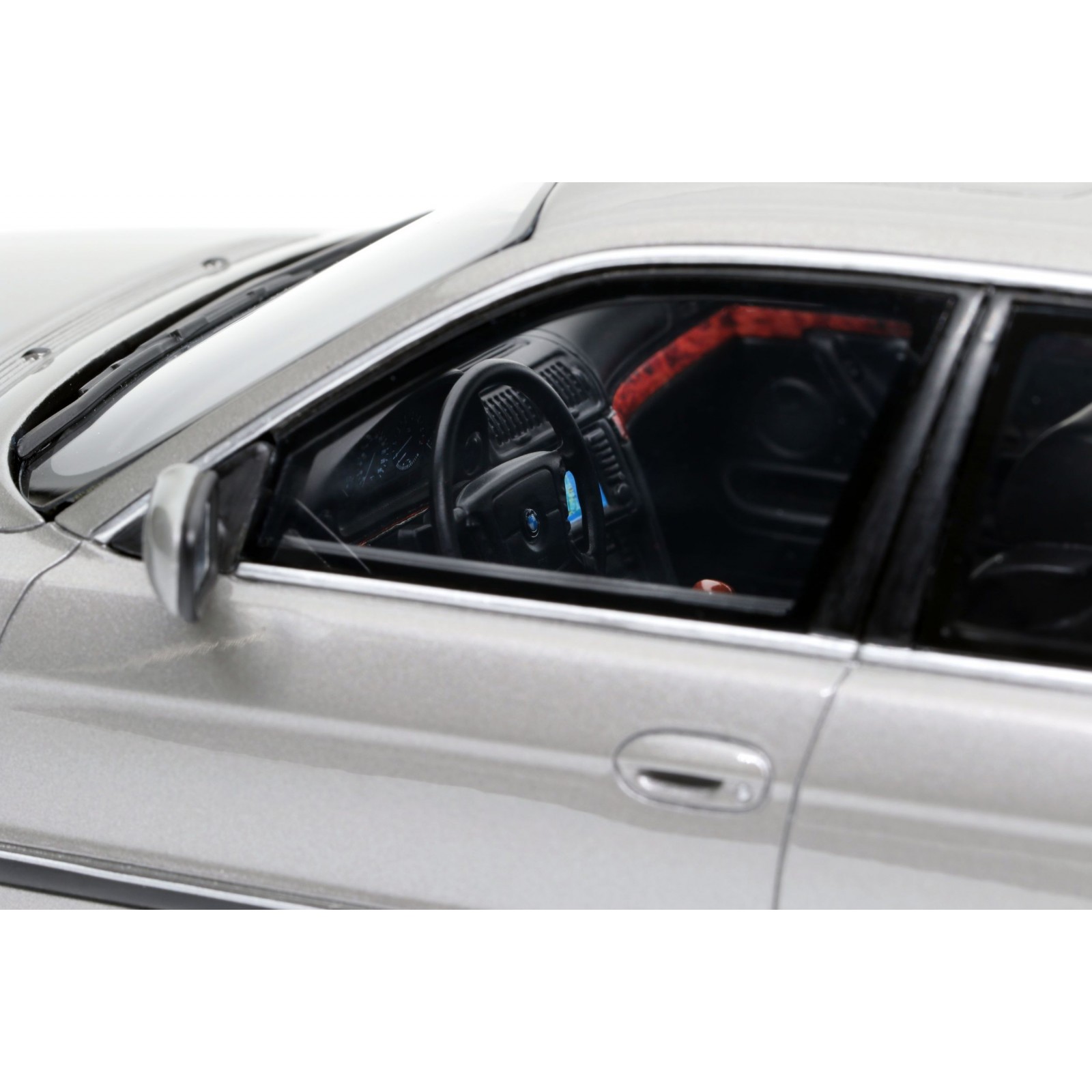 BMW E38 750 IL Aspen Silver Metallic 339 1995