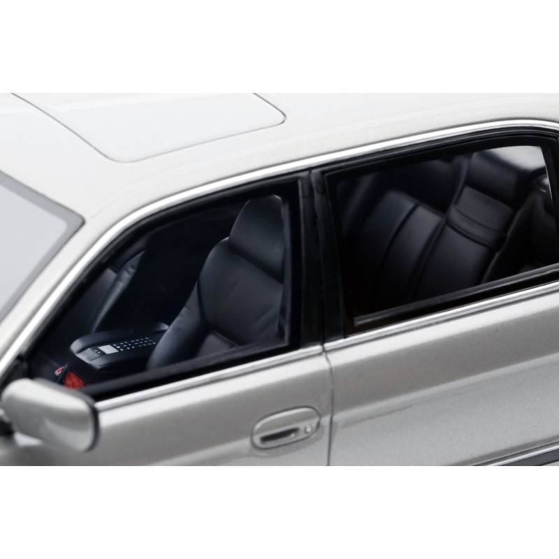 BMW E38 750 IL Aspen Silver Metallic 339 1995