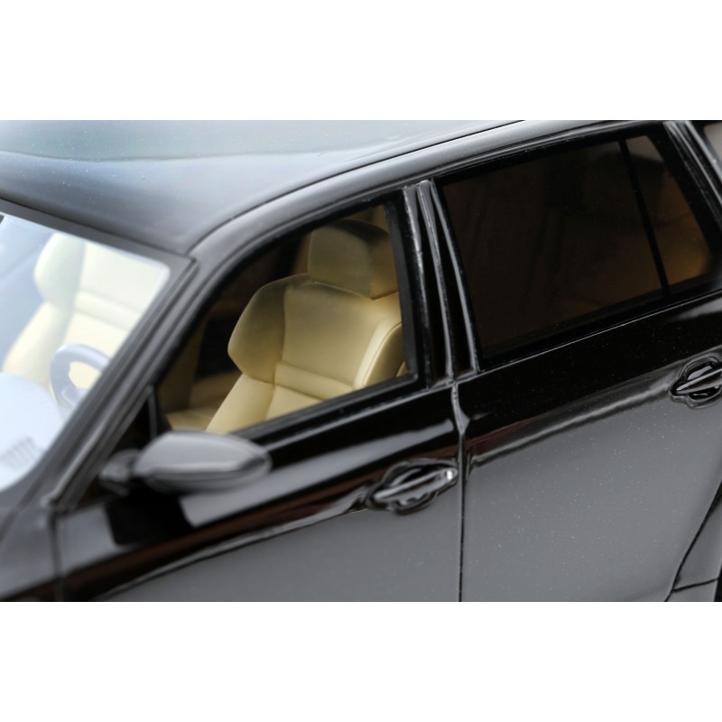 BMW E61 M5 Black Saphire Metallic 475 2004