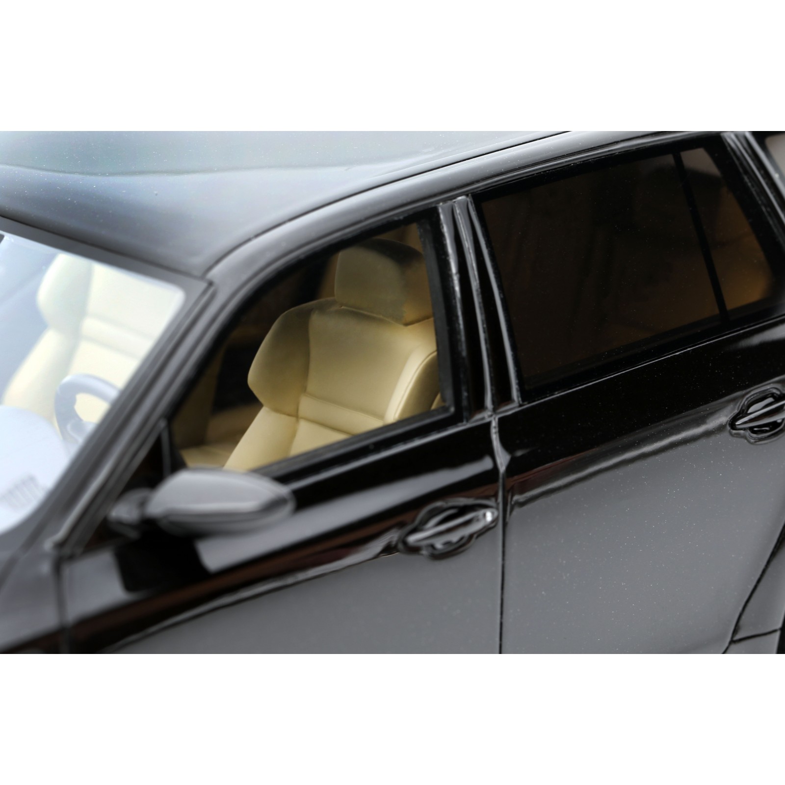 BMW E61 M5 Black Saphire Metallic 475 2004