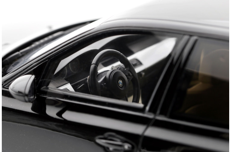 BMW E61 M5 Black Saphire Metallic 475 2004