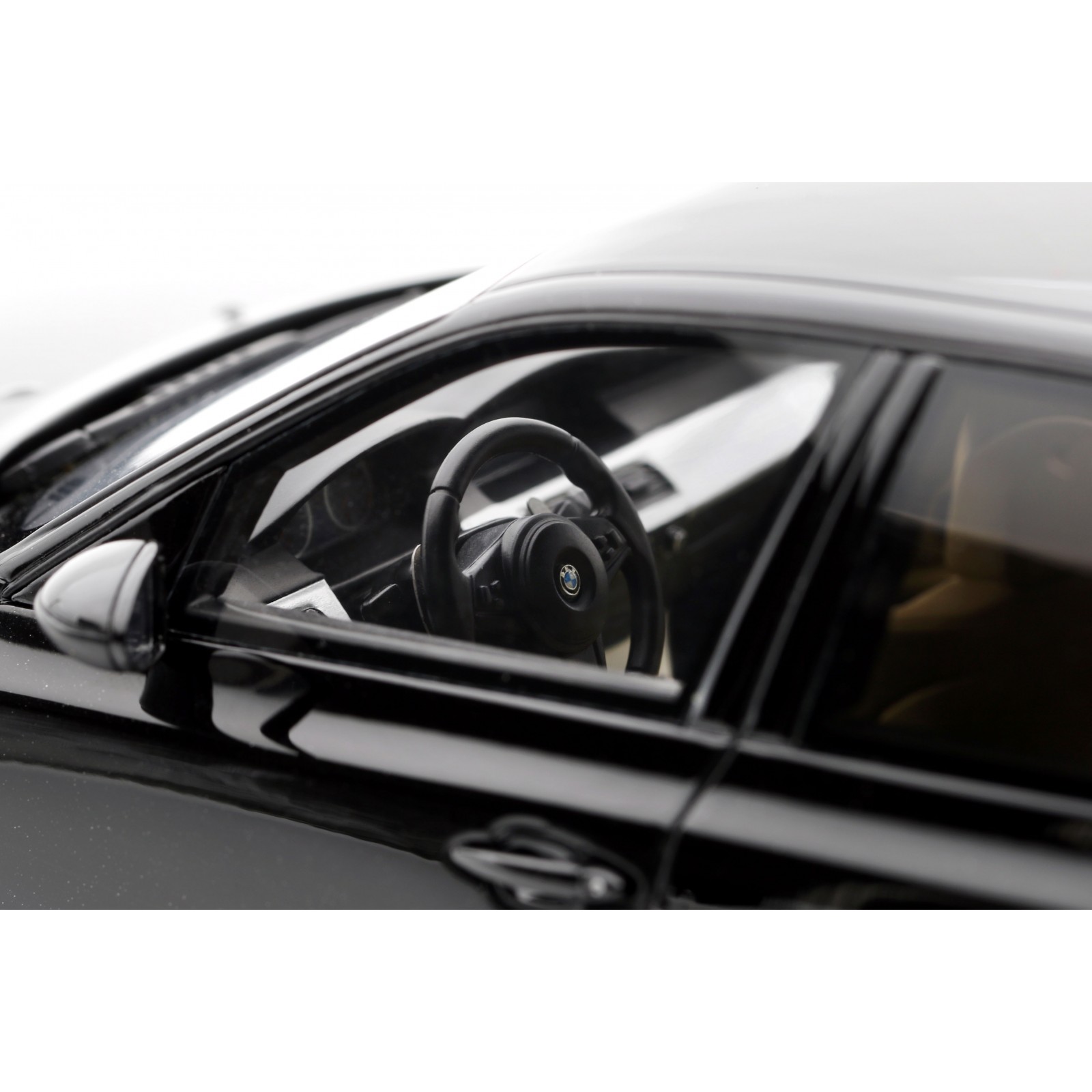 BMW E61 M5 Black Saphire Metallic 475 2004