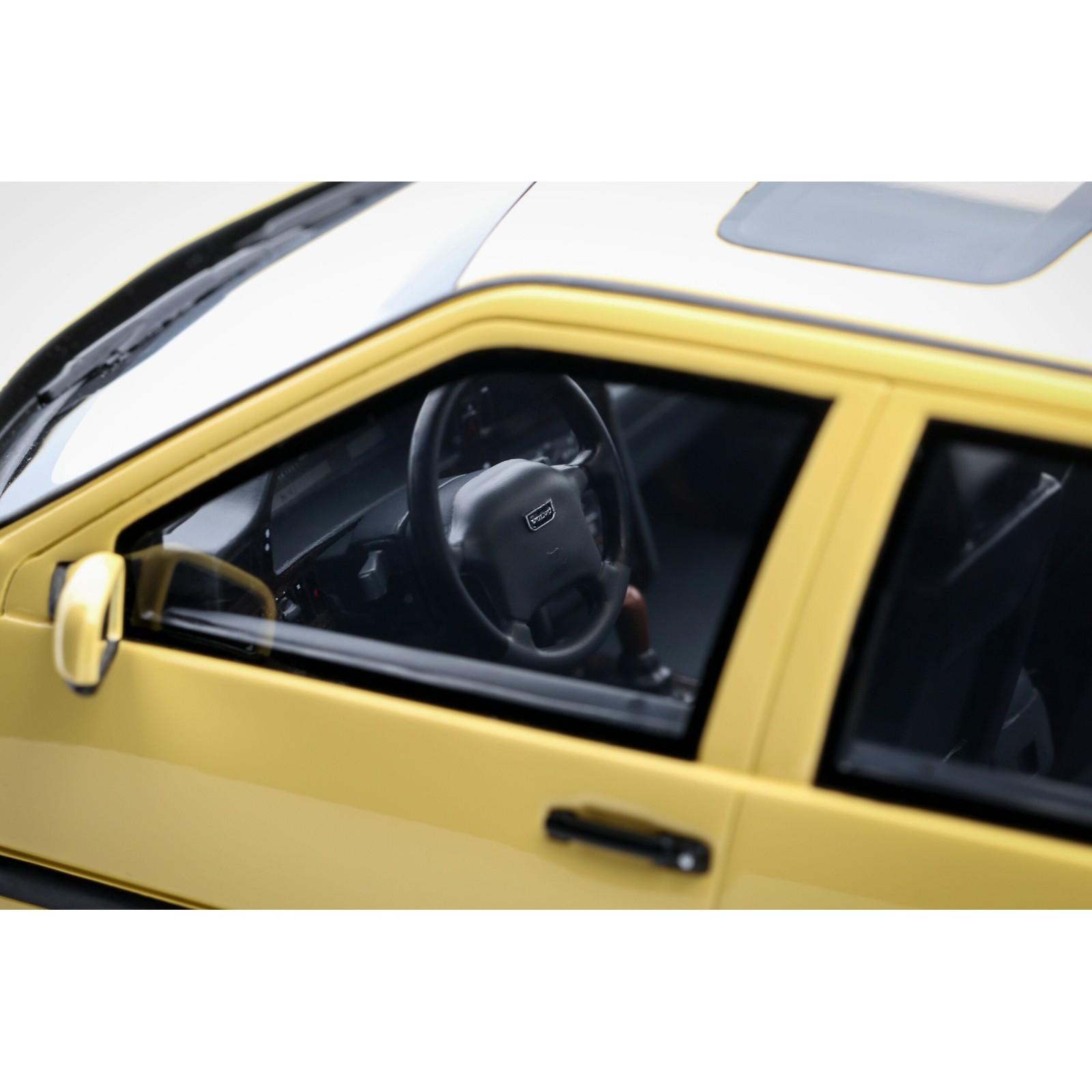 Volvo 850 T-5R Cream Yellow 1996