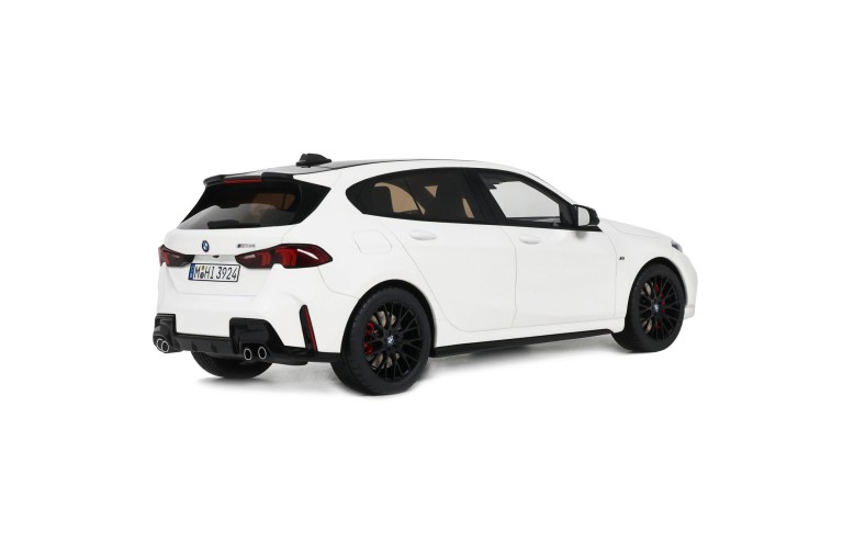 BMW M135 xDrive Alpine White solid 2024