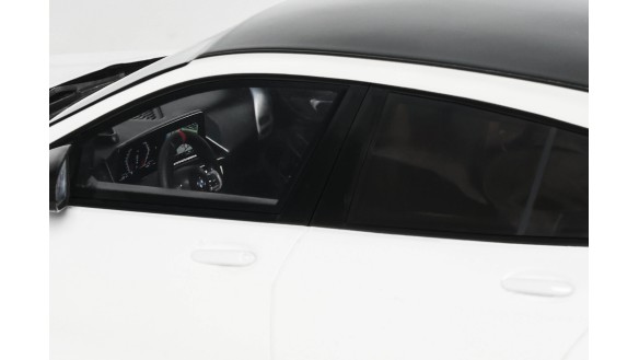 BMW M135 xDrive Alpine White solid 2024