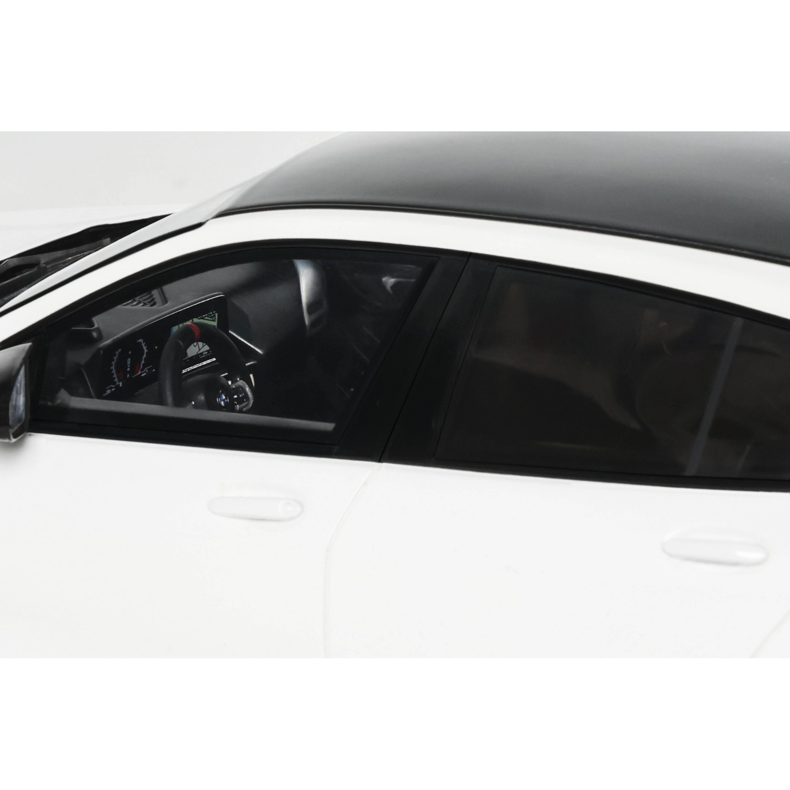 BMW M135 xDrive Alpine White solid 2024