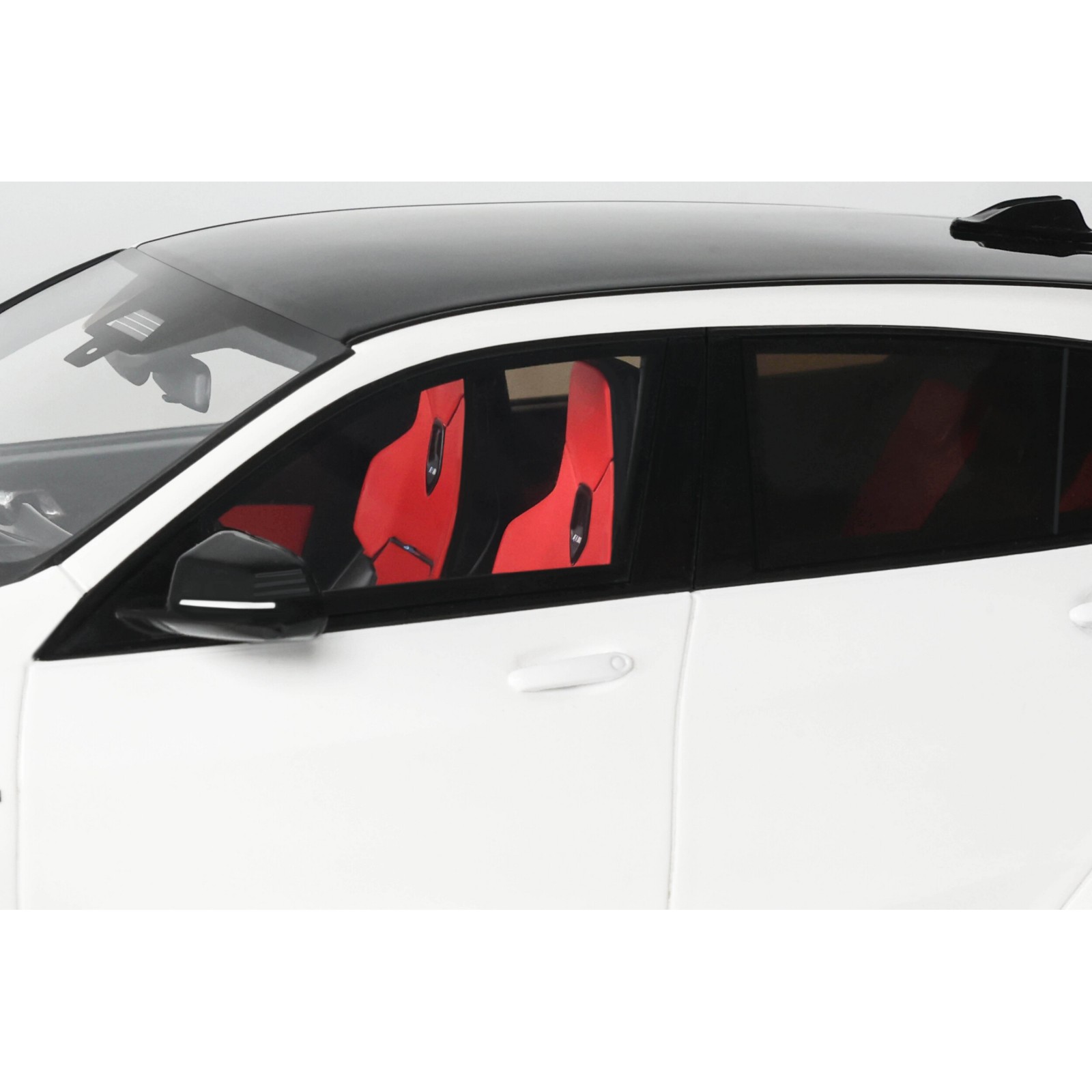 BMW M135 xDrive Alpine White solid 2024